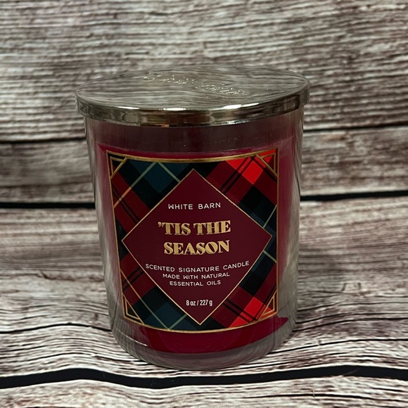 White Barn Festive Red Candle - 'Tis the Season - Picture 1 of 3